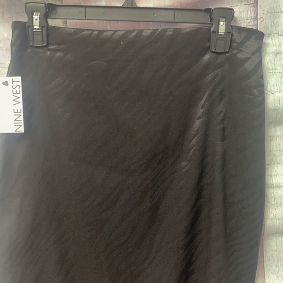 Brand new Woman’s Nine West Pencil Skirt. Size 6. - Picture 2 of 16